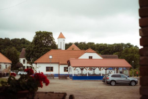 Čechův dvůr, Louka
